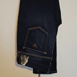 NWT GUESS Power Curvy Mid Dark Wash 32 LG